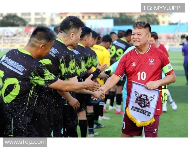 酒吧足球明星盘点那些在绿茵场外同样闪耀的球场传奇 酒吧足球明星盘点那些在绿茵场外同样闪耀的球场传奇