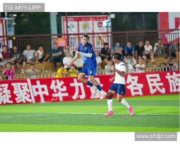 足球比赛的激情与足球明星的风采交织成的精彩画卷 足球比赛的激情与足球明星的风采交织成的精彩画卷