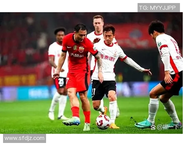 重庆足球队在邀请赛中以99分稳居积分榜首位展现强劲实力